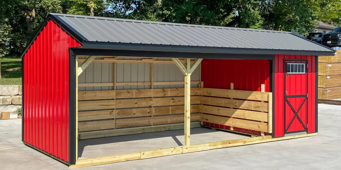 Large horse shed with enclosed tack room