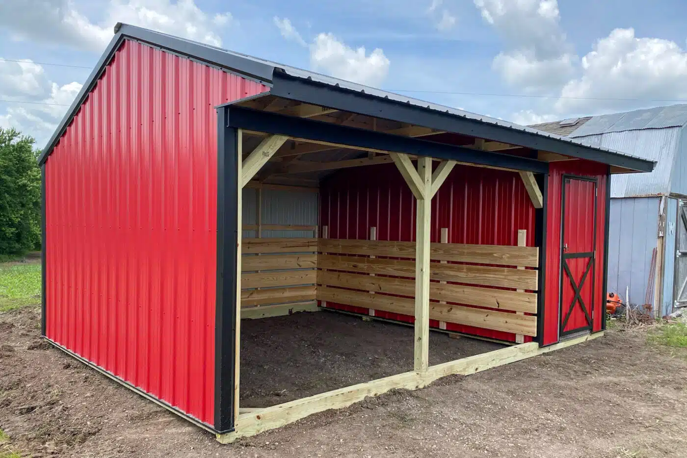 Loafing shed with enclosed tack room