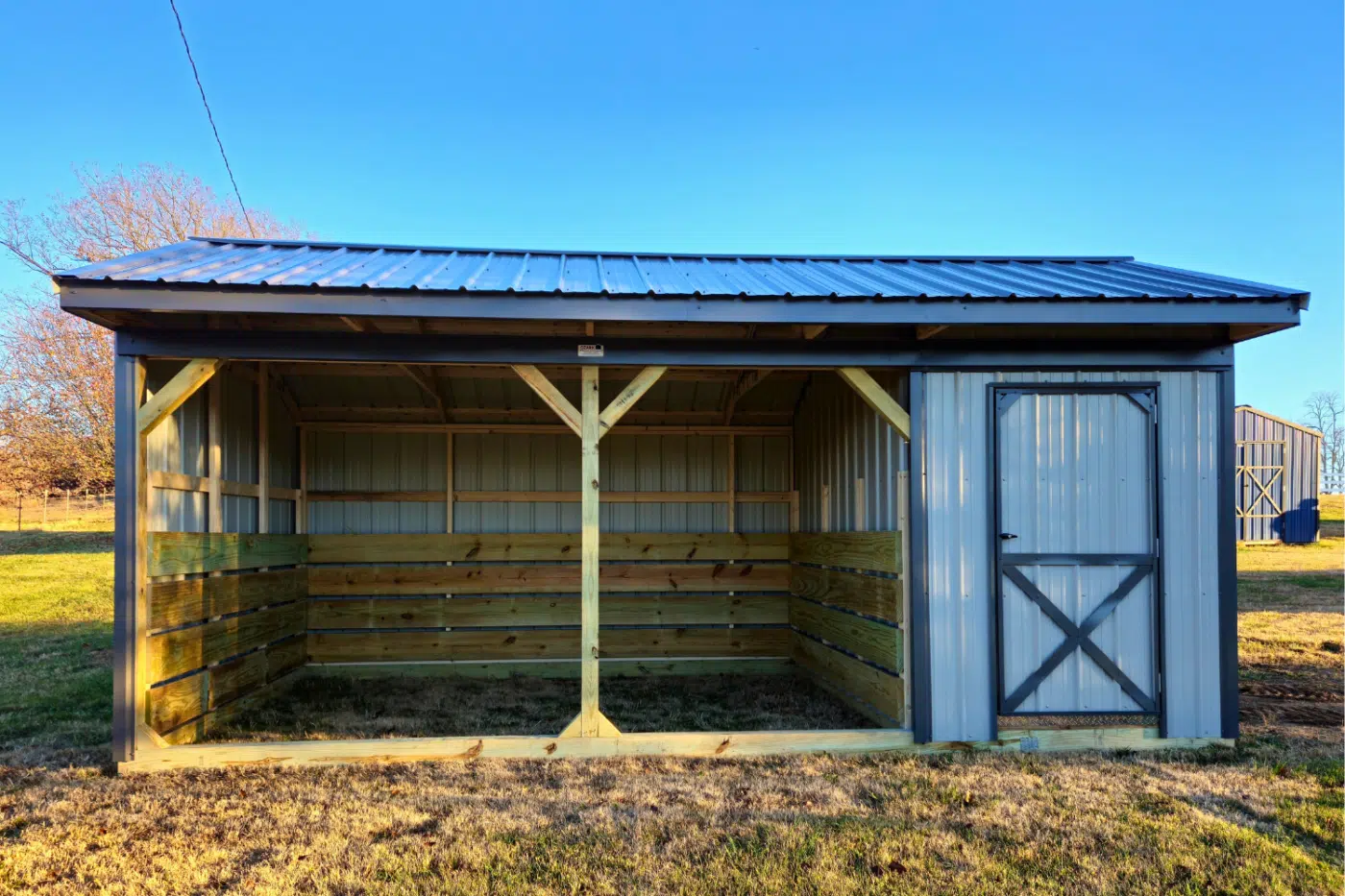 Loafing shed with tack room and animal area