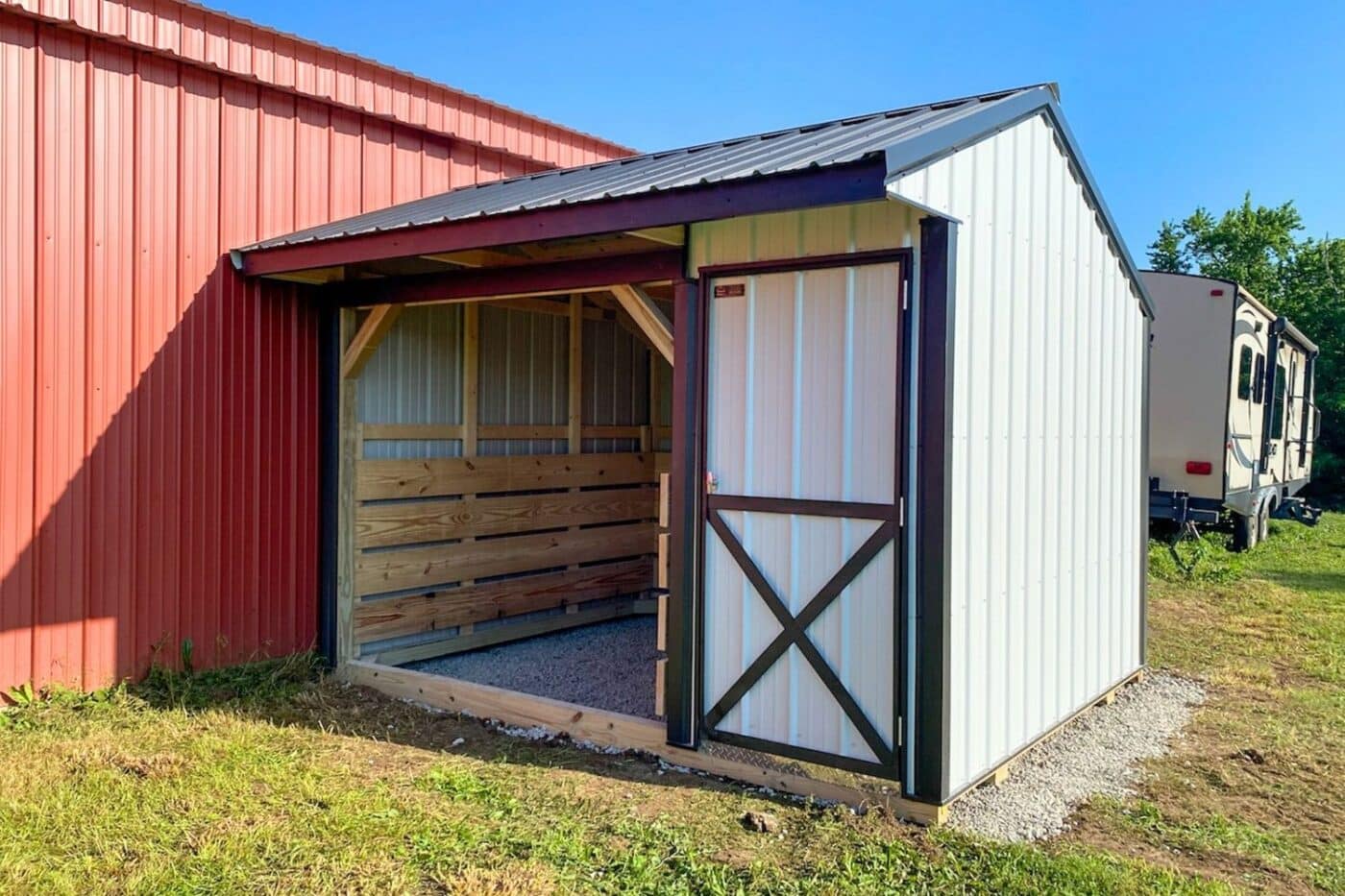 what is a loafing shed